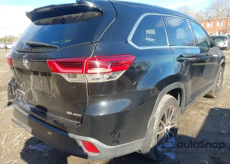 2018 Toyota Highlander Se из США, поврежденный, VIN 5TDJZRFH6JS553813